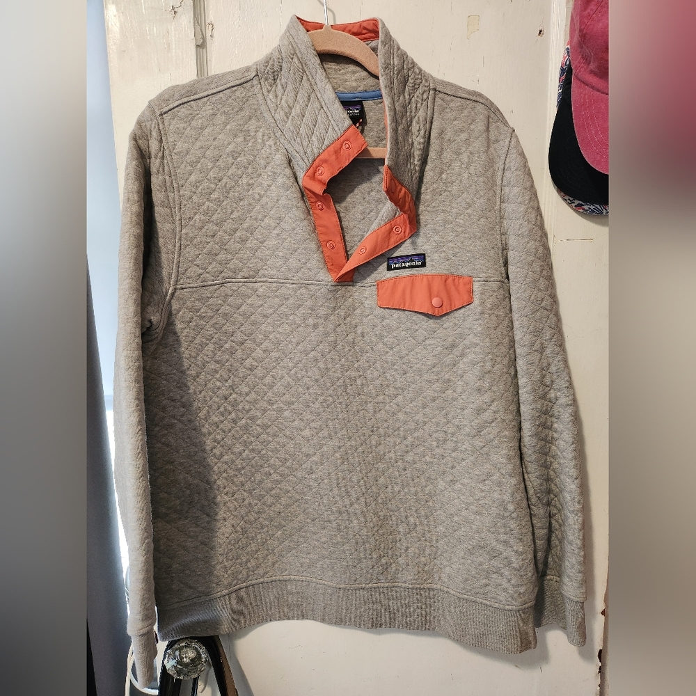 EUC Patagonia women's large quilted pullover